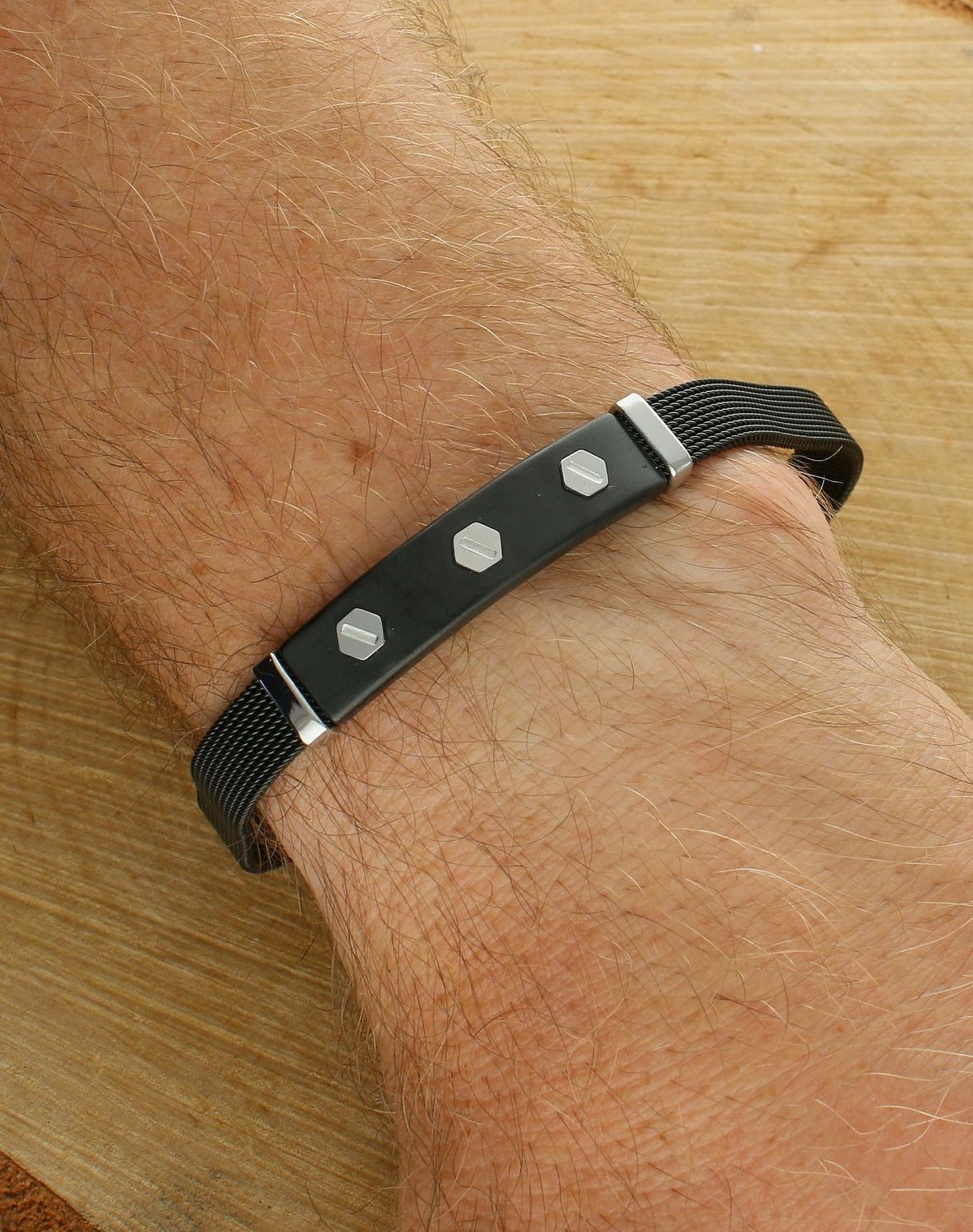 Bransoletka Męska czarna Nomination Sealover ze srebrnymi śrubkami 135004 032.png